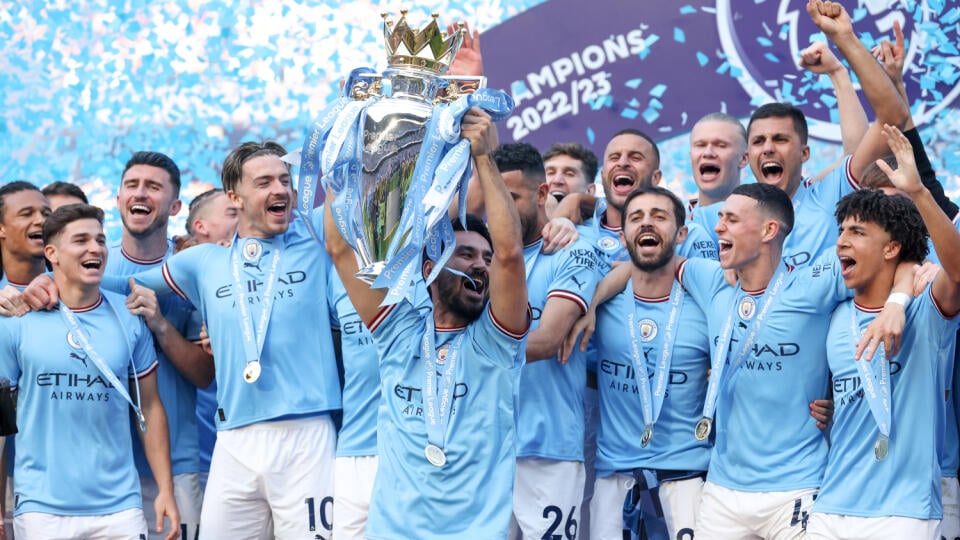 Futbalisti Manchestru City získali svoj siedmy titul v Premier League.