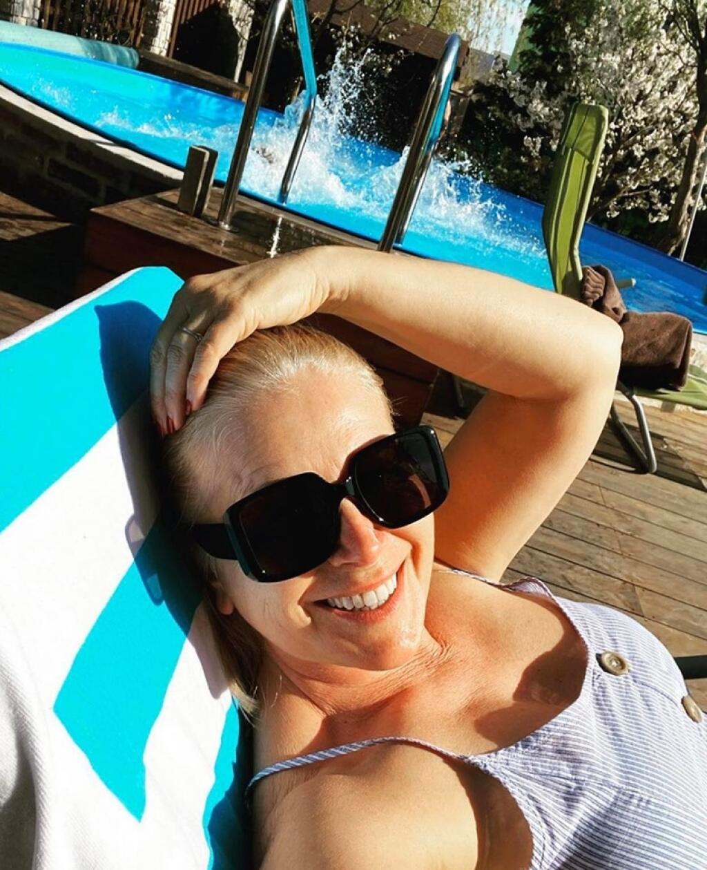 Zuzana Vačková a jej štýlový bazén. Postavičkou v plavkách sa pravidelne veľmi rada pochváli.