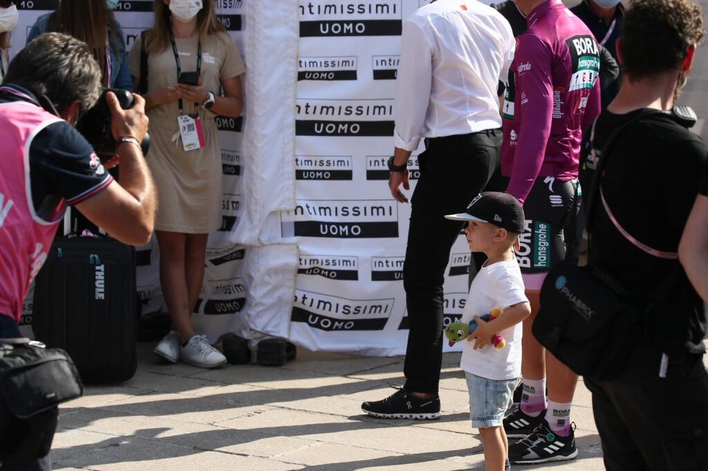 Doteraz Sagan s bývalou partnerkou Katarínou synčeka neukazovali verejnosti, na záver Giro d‘Italia však urobili výnimku. Marlon prekvapil svojho otca po záverečnej etape Gira.