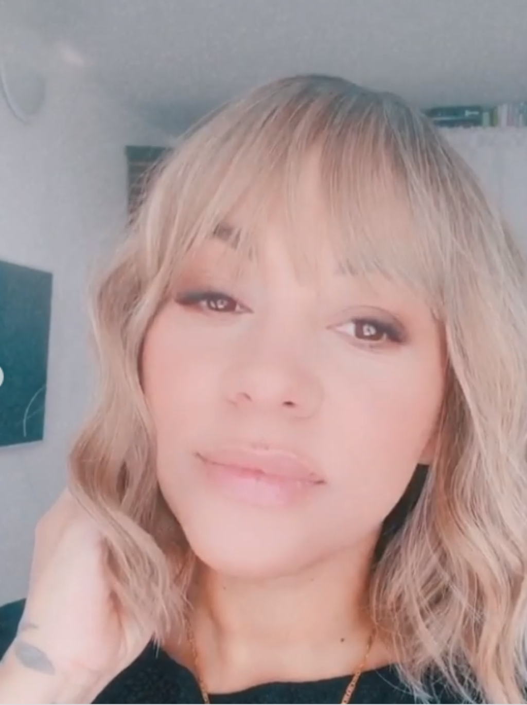 Tina zmenila účes.