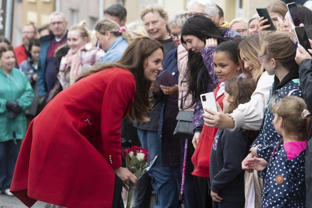Catherine, princezná z Walesu absolvuje turné po svojej krajine po boku manžela.