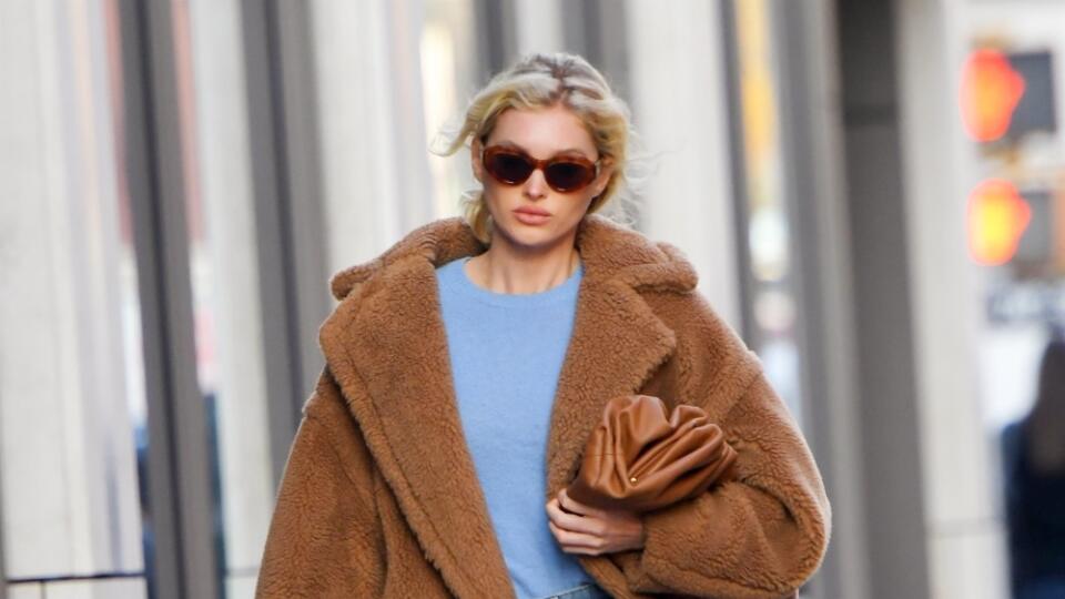 Mimo fotenia a prehliadkových mól dáva švédska modelka Elsa Hosk prednosť nekomplikovaným outfitom.