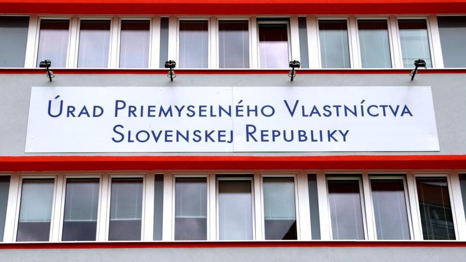 budova exteriér tabuľa Úrad priemyselného vlastníctva