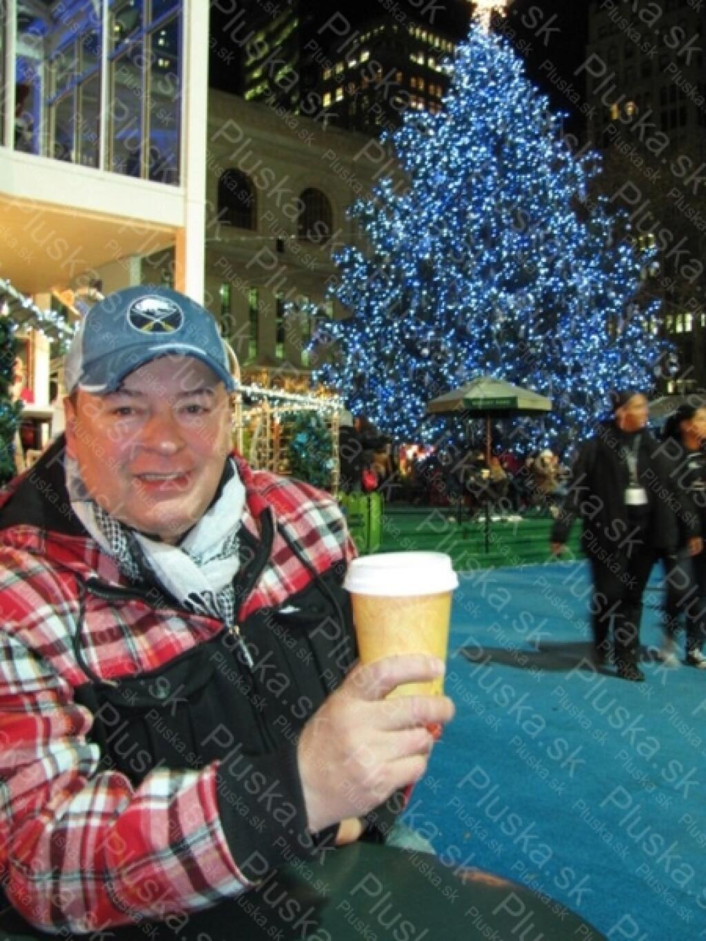 Justin Topolský si takto užíva vianočný New York.