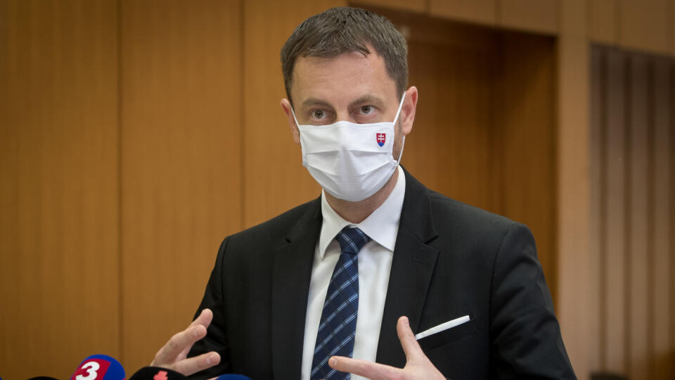 Na snímke je minister financií Eduard Heger po zasadnutí vlády.