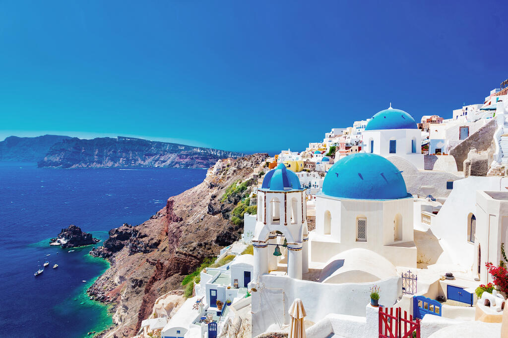 Oia,Town,On,Santorini,Island,,Greece.,Traditional,And,Famous,Houses