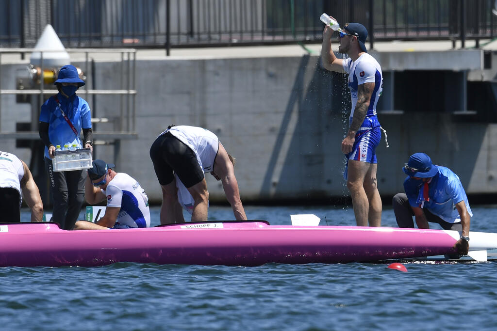 Na snímke slovenský dvojkajak v zložení Samuel Baláž, Adam Botek postúpil na OH 2020 v Tokiu do štvrťfinále K2 na 1000 m. V úvodnej rozjazde finišoval tretí počas XXXII. letných olympijských hier 2020 v Tokiu 4. augusta 2021. FOTO TASR - Michal Svítok