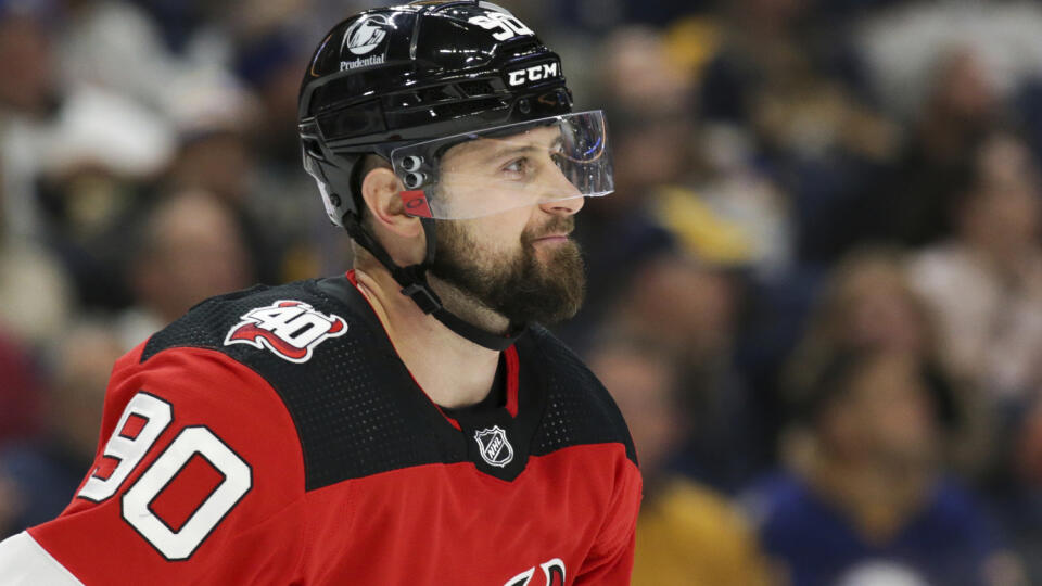 JB 2 Buffalo - Slovenský hráč New Jersey Devils Tomáš Tatar (90) sa usmieva po tom, ako skóroval proti Buffalo Sabres v zápase hokejovej zámorskej NHL Buffalo Sabres - New Jersey Devils v Buffale 25. novembra 2022. FOTO TASR/AP
New Jersey Devils left wing Tomas Tatar (90) smiles after scoring a goal during the second period of an NHL hockey game against the Buffalo Sabres on Friday, Nov. 25, 2022, in Buffalo, N.Y. (AP Photo/Joshua Bessex)