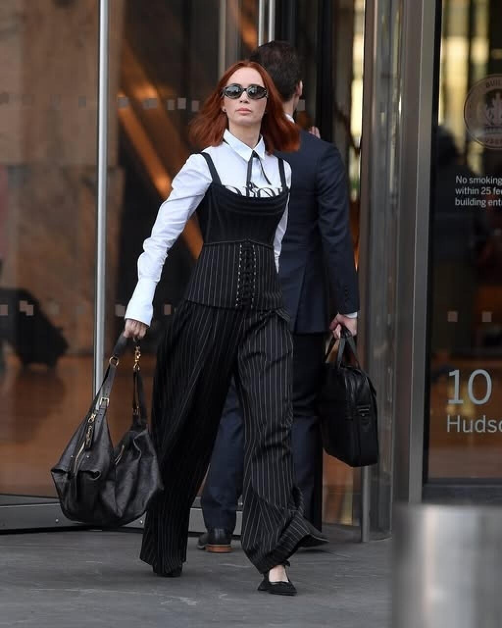 Emily Blunt ako Emily Charlton na zábere z nakrúcania Diabol nosí Pradu 2.