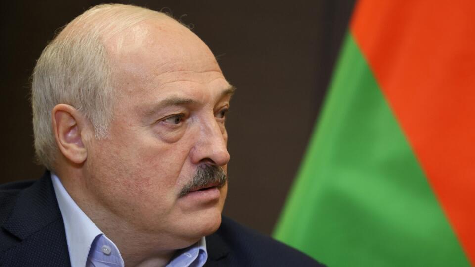 PK 23 Soči - Na snímke bieloruský prezident Alexander Lukašenko počas stretnutia s ruským prezidentom Vladimirom Putinom v rezidencii Bočarov Ručei v čiernomorskom letovisku Soči 26. septembra 2022. FOTO TASR/AP
Belarusian President Alexander Lukashenko speaks to Russian President Vladimir Putin during their meeting in the Bocharov Ruchei residence in the Black Sea resort of Sochi, Russia, Monday, Sept. 26, 2022. (Gavriil Grigorov, Sputnik, Kremlin Pool Photo via AP)