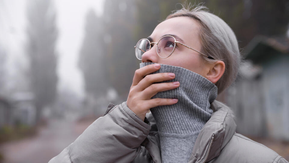 Woman,Hiding,Her,Face,Because,Of,Polluted,Air