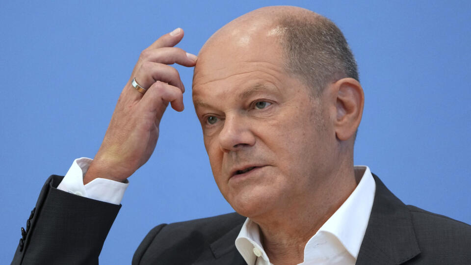 WA 53 Berlín - Nemecký kancelár Olaf Scholz počas prvej letnej tlačovej konferencie o aktuálnych otázkach domácej a zahraničnej politiky v Berlíne vo štvrtok 11. augusta 2022. FOTO TASR/AP
German Chancellor Olaf Scholz attends his first annual summer news conference in Berlin, Germany, Thursday, Aug. 11, 2022. (AP Photo/Michael Sohn)