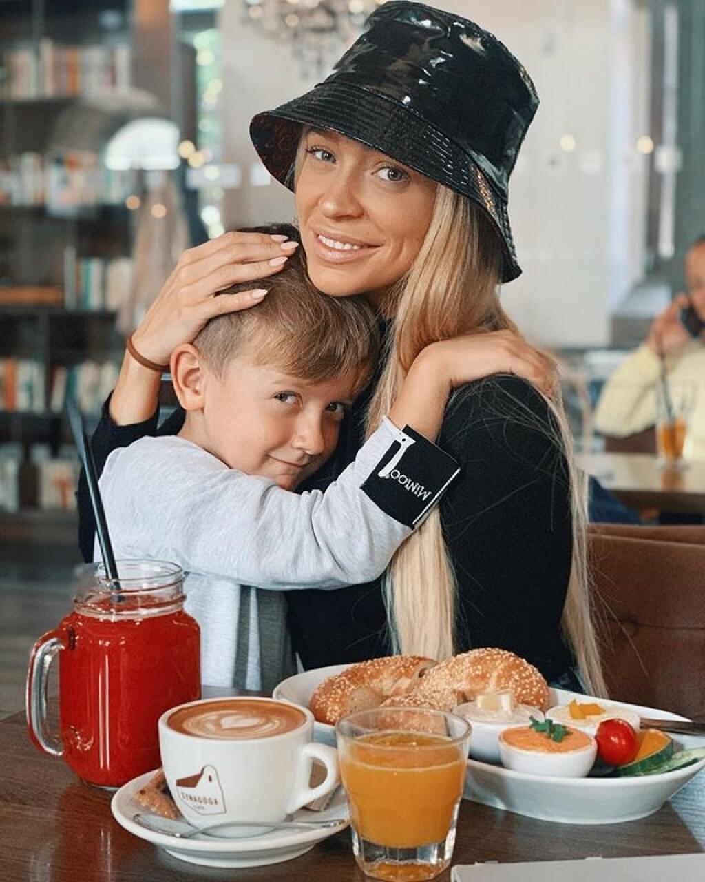 Dominika Mirgová so synom