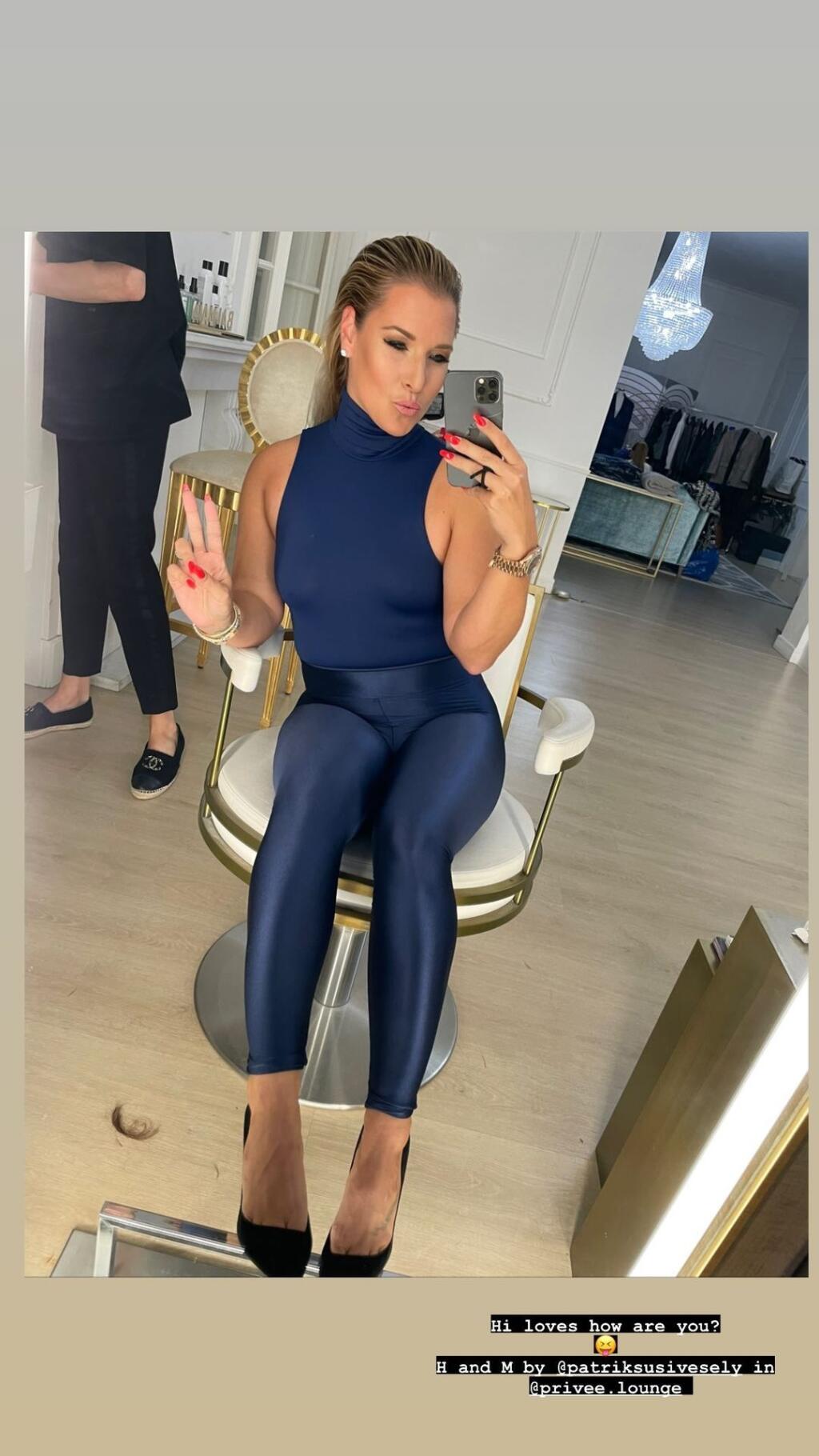 Cibulková zladila outfit do modrej farby.
