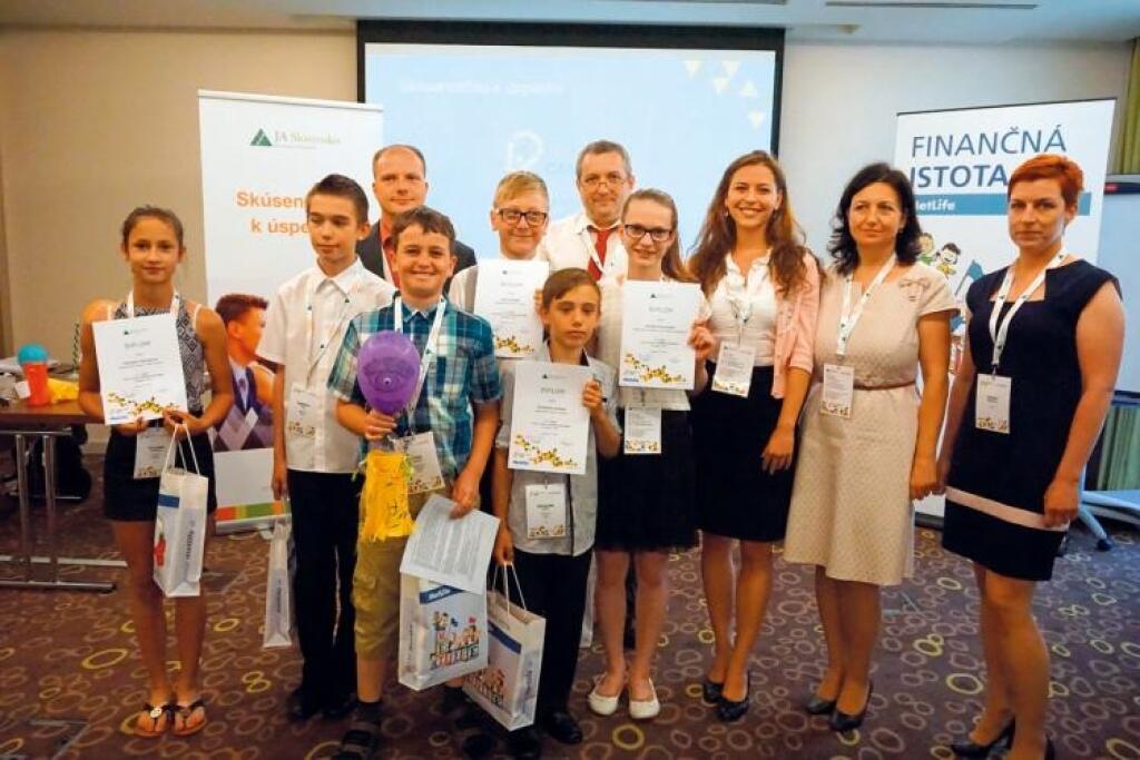 Umývačka na psie labky: Praktický nápad od detského start-upu