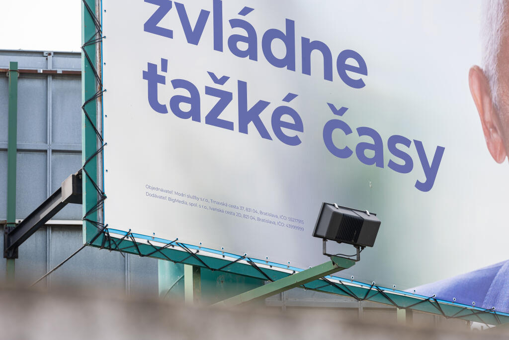 Billboard politickej strany MODRÍ s Mikulášom Dzurindom v Bratislave.