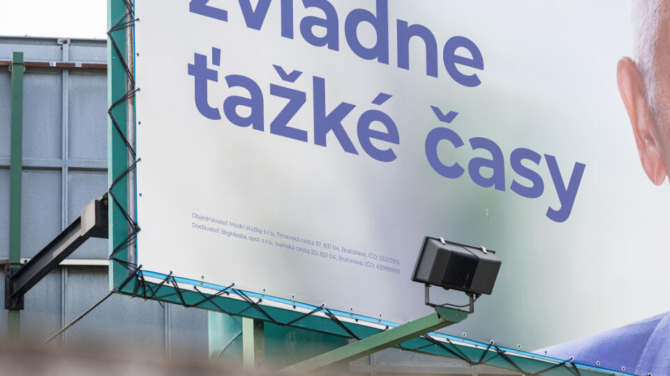 Billboard politickej strany MODRÍ s Mikulášom Dzurindom v Bratislave.