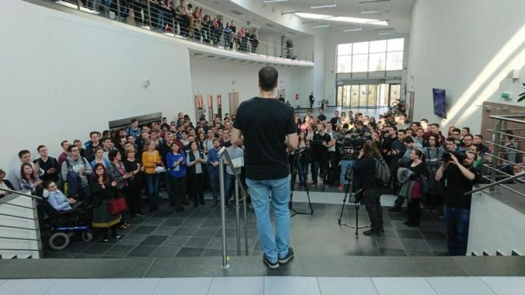 Napätie na FIITke vyvrcholilo. Začal sa štrajk, študenti zvažujú odchod