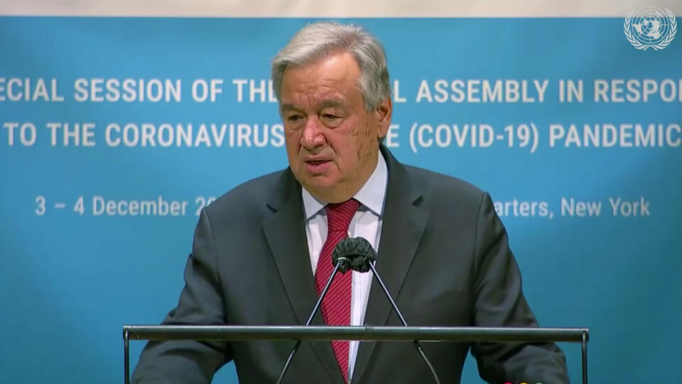 WA 6 New York - Generálny tajomník OSN António Guterres počas prejavu, ktorým otvoril mimoriadne zasadnutie Valného zhromaždenia OSN zameraného na medzinárodnú koordináciu boja proti koronavírusu v New Yorku vo štvrtok 3. decembra 2020. Mimoriadne zasadnutie VZ OSN sa pre pandémiu koná vo virtuálnej podobe. FOTO TASR/AP
In this image made from UNTV video, United Nations Secretary General Antonio Guterres speaks during the U.N. General Assembly's special session to discuss the response to COVI