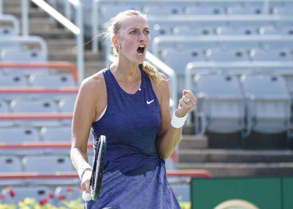 Česká tenistka Petra Kvitová reaguje po bodovom zisku v zápase proti Francúzke Fione Ferrovej v 2. kole tenisového turnaja WTA v Montreale 10. augusta 2021.