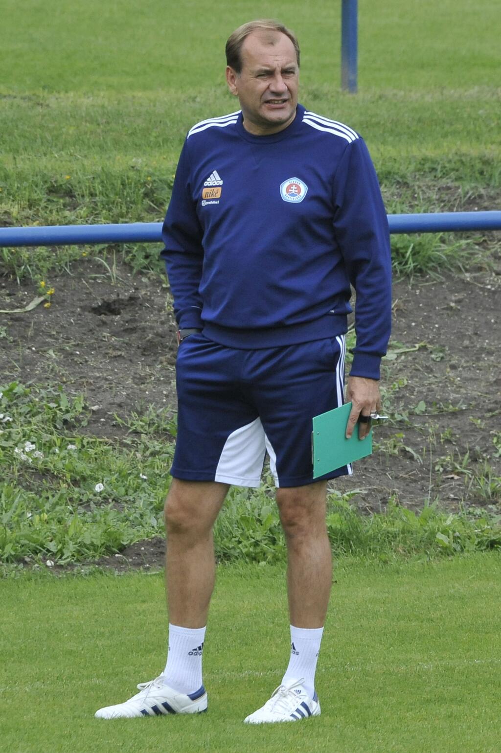 Prvý veľký úspech prišiel prakticky okamžite. Koncom augusta pod jeho vedením „belasí“ vyradili v Európskej lige slávny AS Rím. V prvom zápase jeho zverenci doma vyhrali 1:0 a v odvete senzačne remizoval v Ríme 1:1.