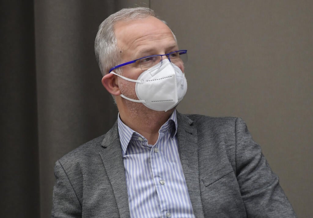 Na snímke zástupca koncernu Stellantis Slovakia Peter Švec počas tlačovej konferencie Zväzu automobilového priemyslu (ZAP) SR na tému Slovensko zostáva v zelenej transformácii krajiny. Ako splniť záväzky EÚ? v Bratislave vo štvrtok 13. januára 2022. FOTO TASR - Martin Baumann