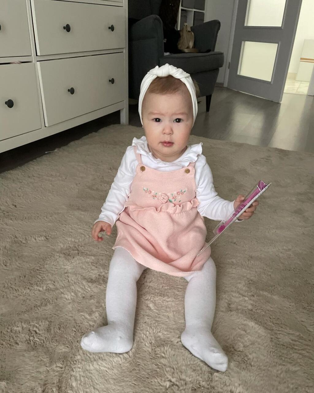 Dcérka Moniky Bagárovej, Rumia, je už veľká slečna. Takto oslávila svojich 10 mesiacov.