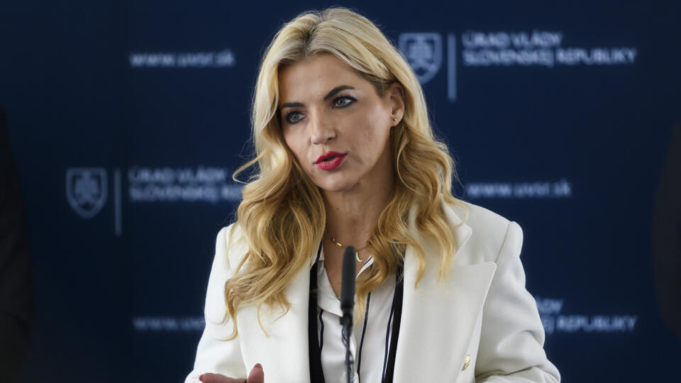 Na snímke ministerka kultúry SR Martina Šimkovičová (nominantka SNS) počas tlačovej konferencie po výjazdovom rokovaní vlády v Dolnej Krupej, okres Trnava 24. apríla 2024. FOTO TASR - Jaroslav Novák