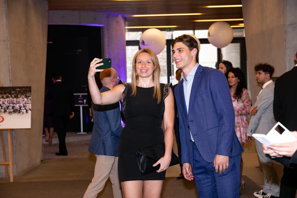O podpis či fotografiu draftovej jednotky NHL je obrovský záujem.