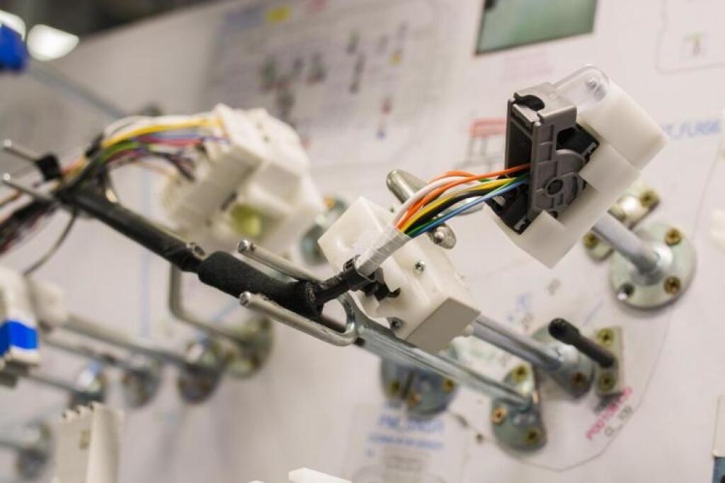 Ako trenčianske Leoni ťaží zo samojazdiacich áut a robotov