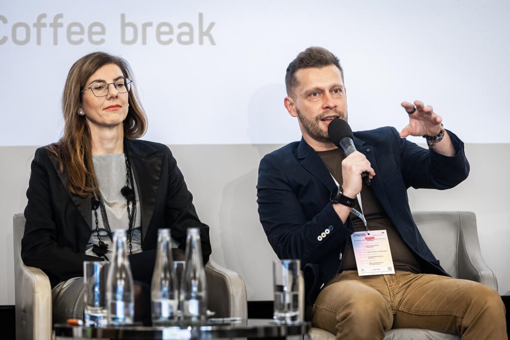 Konferencia týždenníka TREND na tému HR MANAŽMENT v Bratislave. Na snímke Marcela Krajčová, HR riaditeľka spoločnosti Philip Morris, a Daniel Harcek, CTO spoločnosti WageNow.