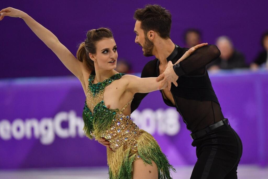 Francúzsky tanečný pár Gabriella Papadakisová a Guillaume Cizeron sa nevyhol trapasu, teda, najmä krasokorčuliarka si túto jazdu zapamätá.