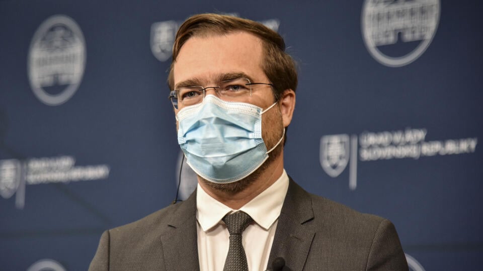 Na snímke minister zdravotníctva SR Marek Krajčí počas brífingu v rámci rokovania Ústredného krízového štábu SR, 11. októbra 2020 v Bratislave. FOTO TASR - Pavol Zachar