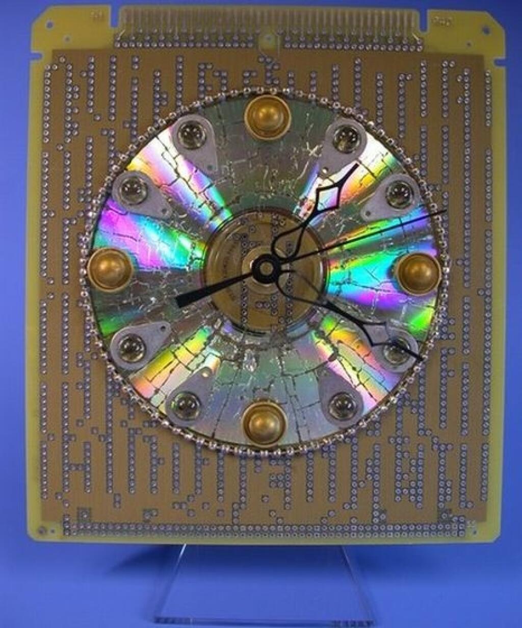 Часы из старых дисков