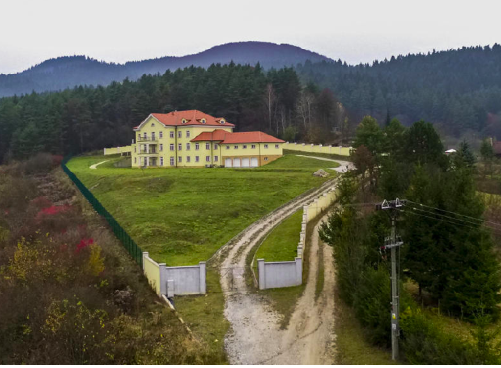Od kúpy nehnuteľnosti sa na Saganovom sídle zmenilo množstvo vecí.