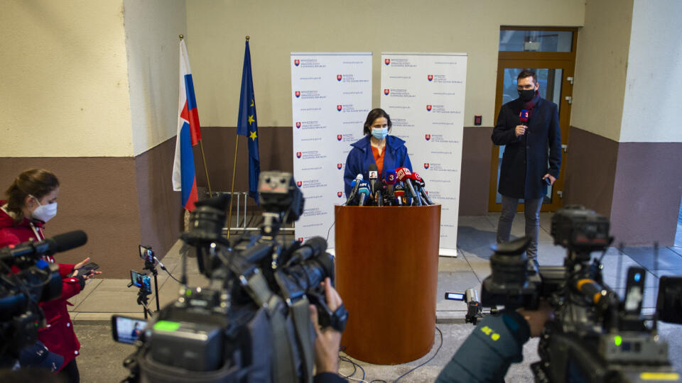 Na snímke ministerka spravodlivosti SR Mária Kolíková (Za ľudí) počas tlačovej konferencie po skončení zasadnutia nezávislej komisie, ktorá prešetruje okolnosti smrti bývalého policajného prezidenta Milana Lučanského 4. januára 2021 v Bratislave. FOTO TASR – Jakub Kotian