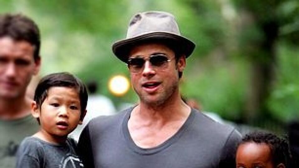 Otecko Brad Pitt v auguste 2007.