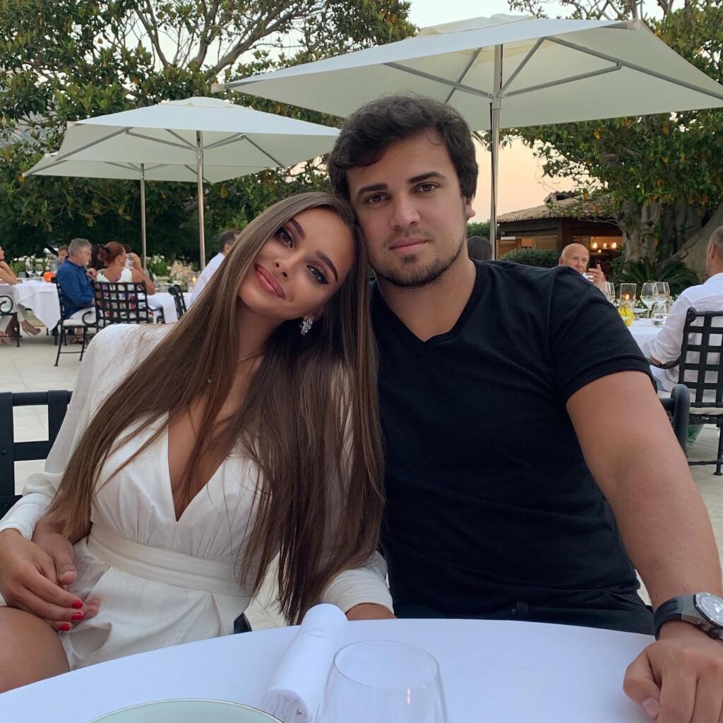 Krásna gymnastka Karolina Sevastyanovová si potrpí na luxus a bohatého chlapa po boku.