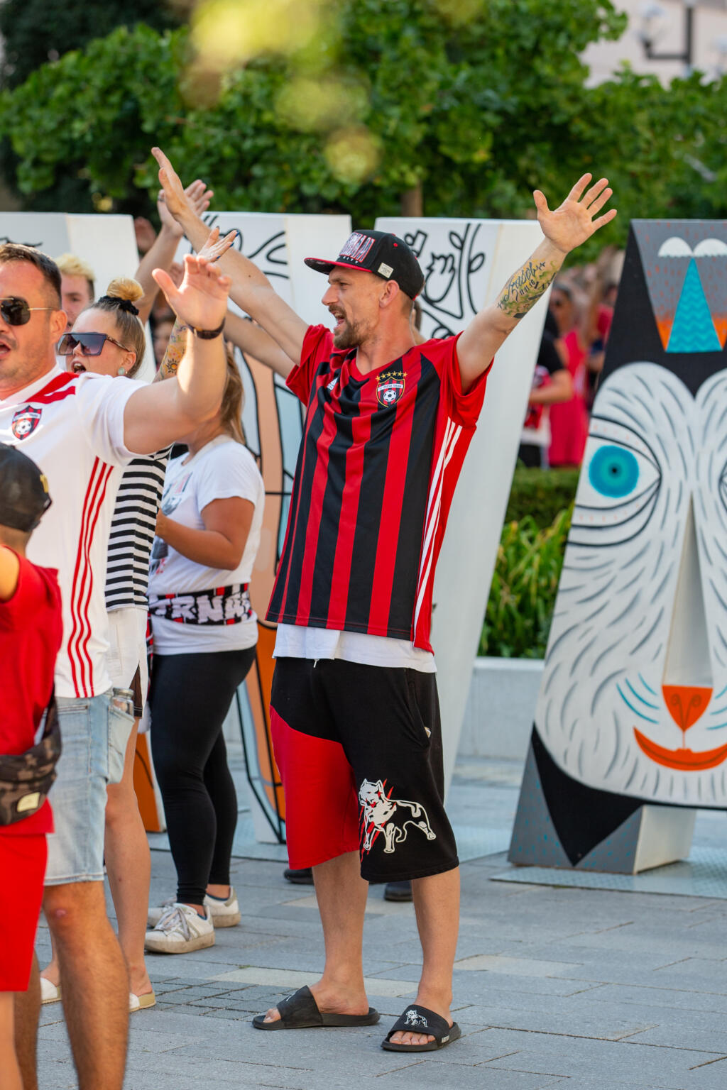Fanúšikovia FC Spartak Trnava zorganizovali “Pochod za slobodu”. Fanúšikovia vyjadrujú odpor proti obmedzeniam na športových podujatiach.