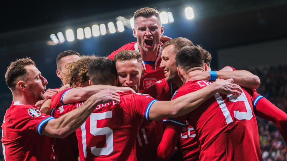Českým futbalistom sa proti severným susedom podaril expresný úvod a nakoniec slávili dôležité víťazstvo.