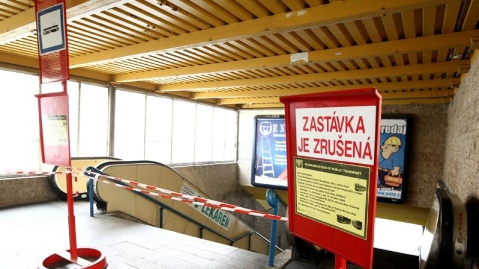 V Bratislave už zrušili električky, ktoré premávali na Hlavnú stanicu.