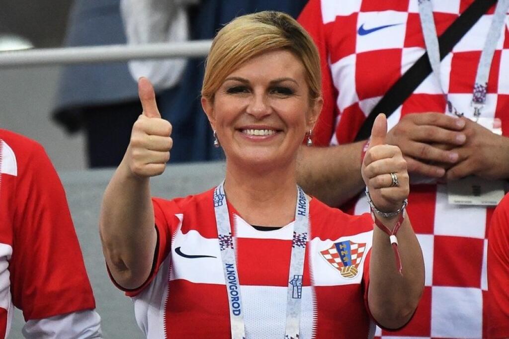 MOSKVA – Chorvátsku sa na prebiehajúcich MS vo futbale darilo a rozprávkovú jazdu svojich krajanov si užívala aj prezidentka krajiny Kolinda Grabar-Kitarovičová.