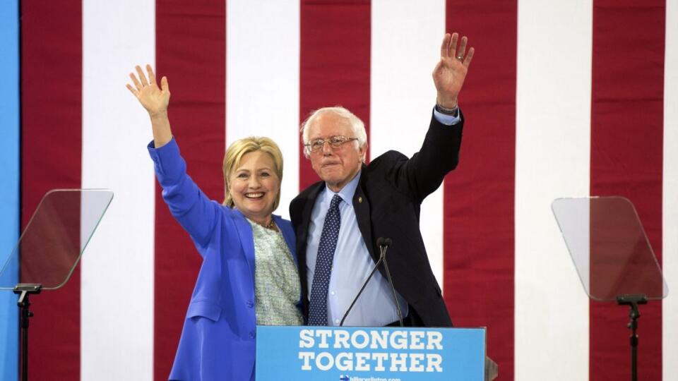 Sanders, Clintonová