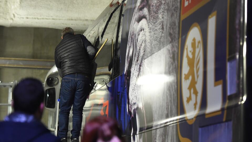 Fanúšikovia Marseille napadli autobus Lyonu.