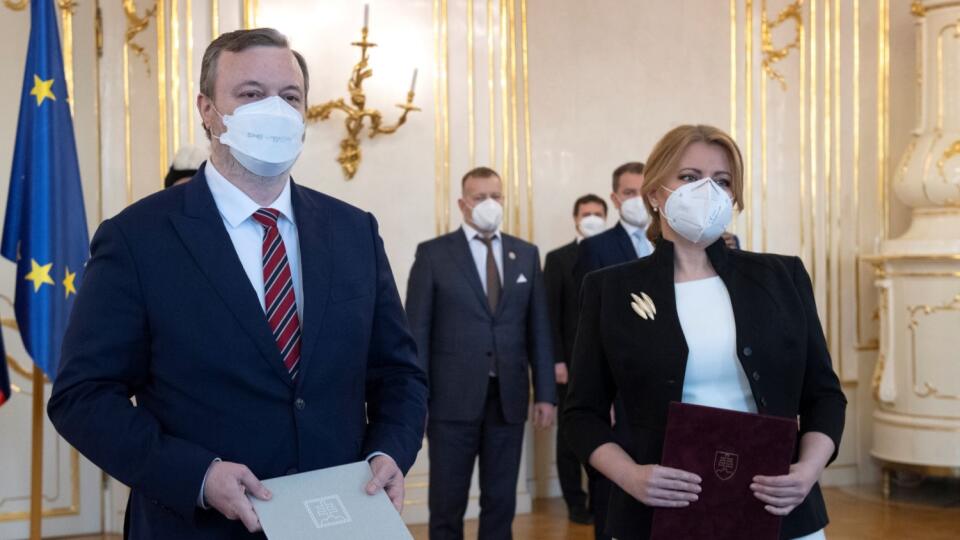 Prezidentka SR Zuzana Čaputová prijala demisiu ministra práce, sociálnych vecí a rodiny Milana Krajniaka (Sme rodina) v Prezidentskom paláci 17. marca 2021 v Bratislave. FOTO TASR - Pavel Neubauer