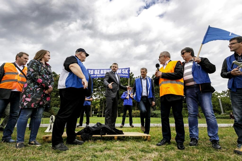 SR Bratislava odbory KOZ pochod mzda protest BAX