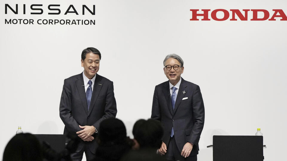 AZ7 archív Tokio - Na archívnej snímke z 15. marca 2024 viceprezident japonskej automobilovky Nissan Makoto Učida (vľavo) Generálny riaditeľ Hondy Tošihiro Mibe počas tlačovej konferencie v Tokiu. Japonské automobilky Nissan a Honda potvrdili, že vedú predbežné rozhovory o užšej spolupráci, ktorá im má pomôcť lepšie konkurovať čínskym výrobcom elektrických vozidiel. Ale popreli správy, že by už rozhodli o fúzii. Uviedli to v stredu 18. decembra 2024 japonské médiá. FOTO TASR/AP
FILE - Nissan C