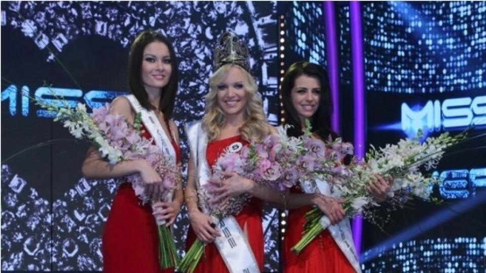 Toto je aktuálne trio Miss Universe: Druhá Vicemiss Lucia Kačurová, Miss Universe 2013 Jeanette Borhyová, prvá Vicemiss Lucia Slaninková.