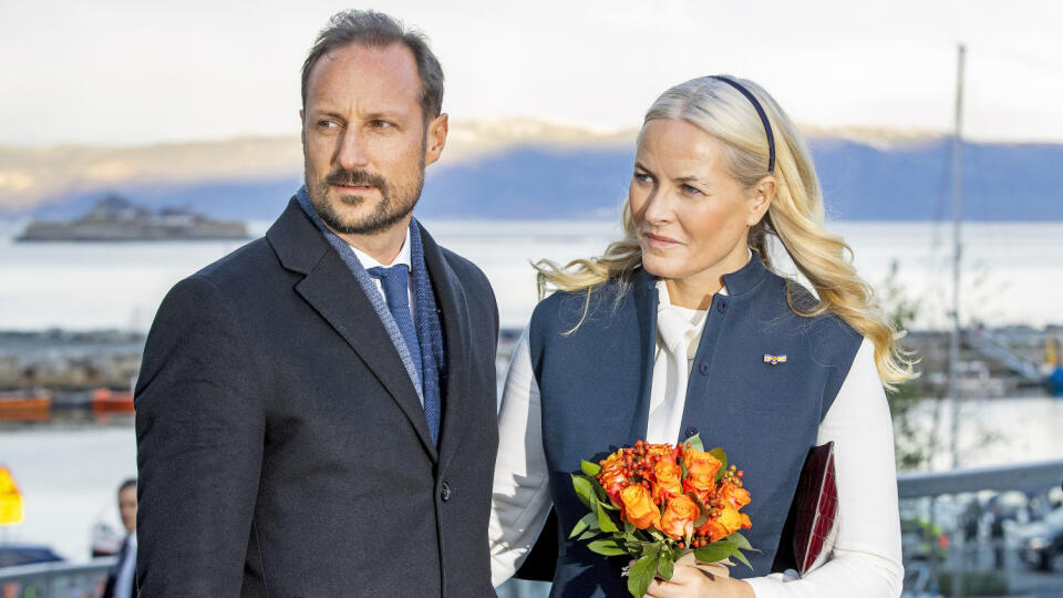 Nórsky korunný princ Haakon Magnus (48) spoznal životnú lásku Mette-Marit Tjessem Høibyovú (48) v roku 1996 počas Quart Festivalu.