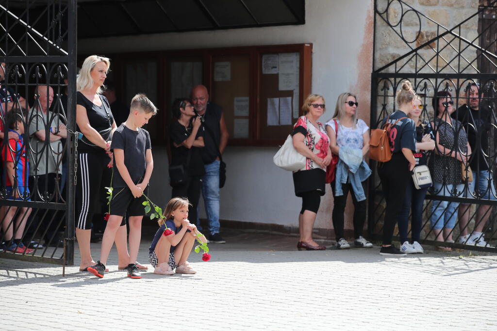 S Mariánom Čišovským sa prišlo rozlúčiť aj niekoľko desiatok fanúšikov Viktorie Plzne.